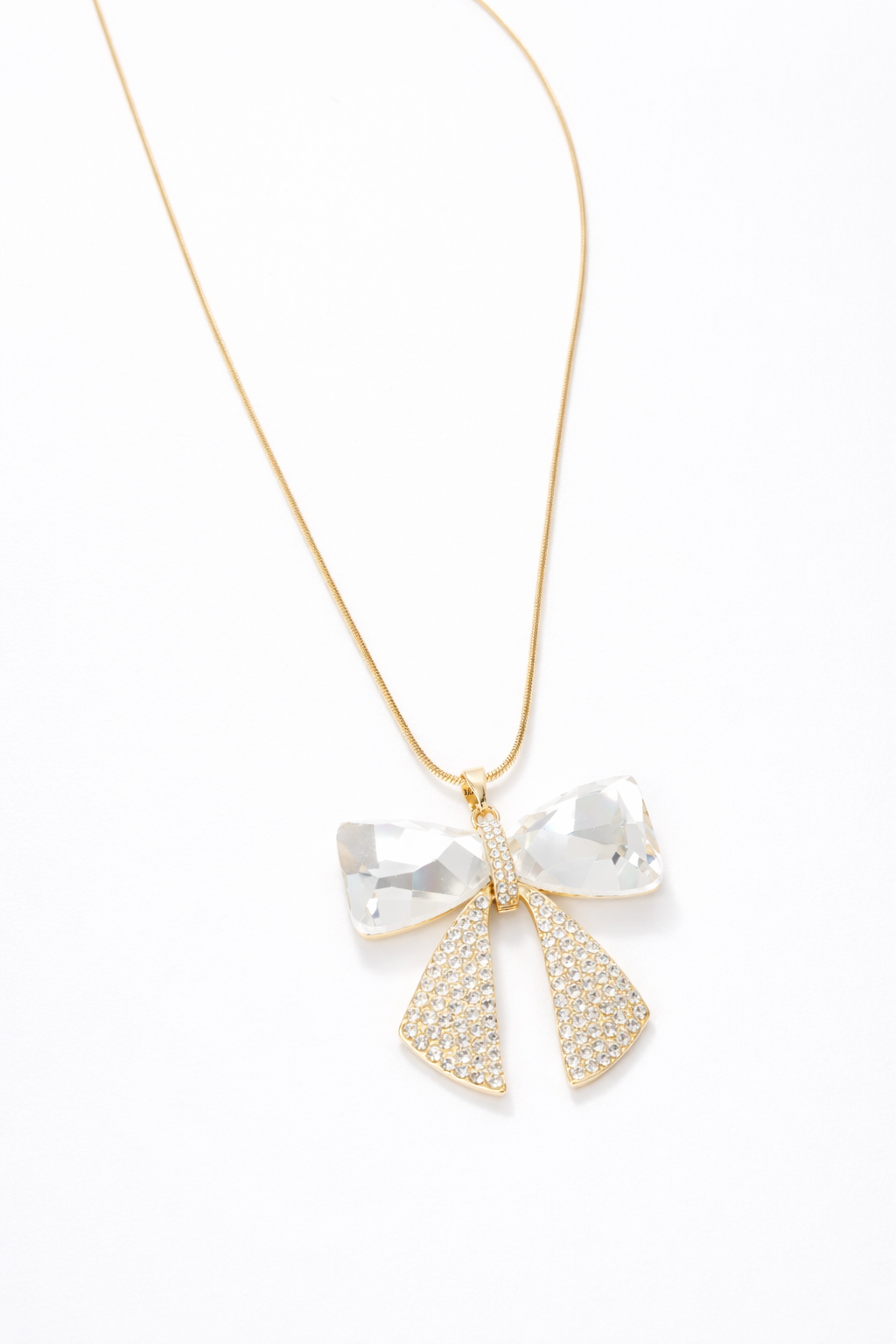 Collier sautoir avec pendentif nœud élégant