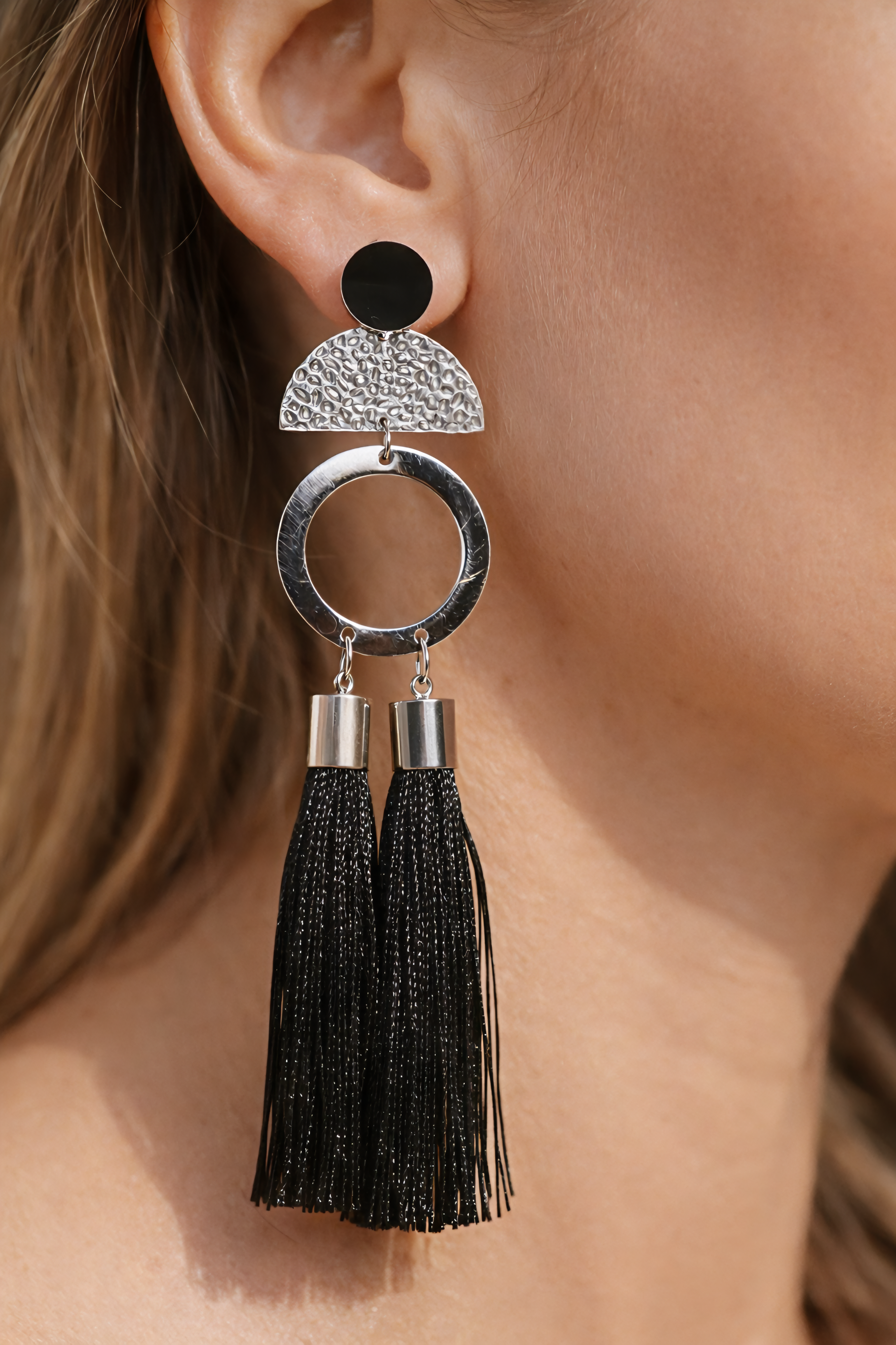 Boucles d’oreilles élégantes noir et argent