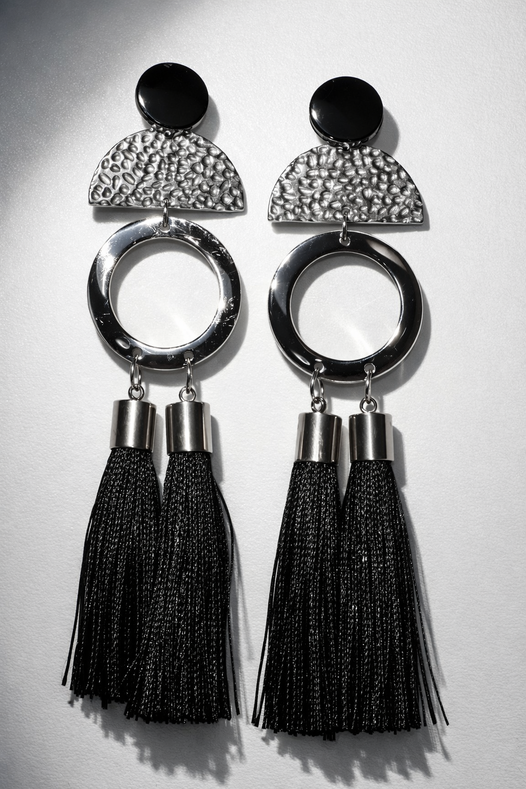 Boucles d’oreilles élégantes noir et argent