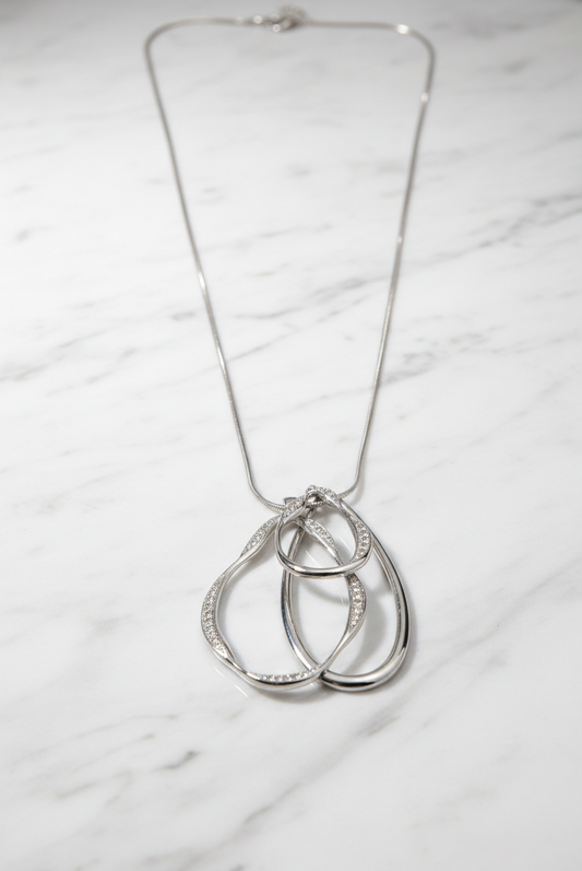 Collier long sautoir pendentif goutte ornée de strass