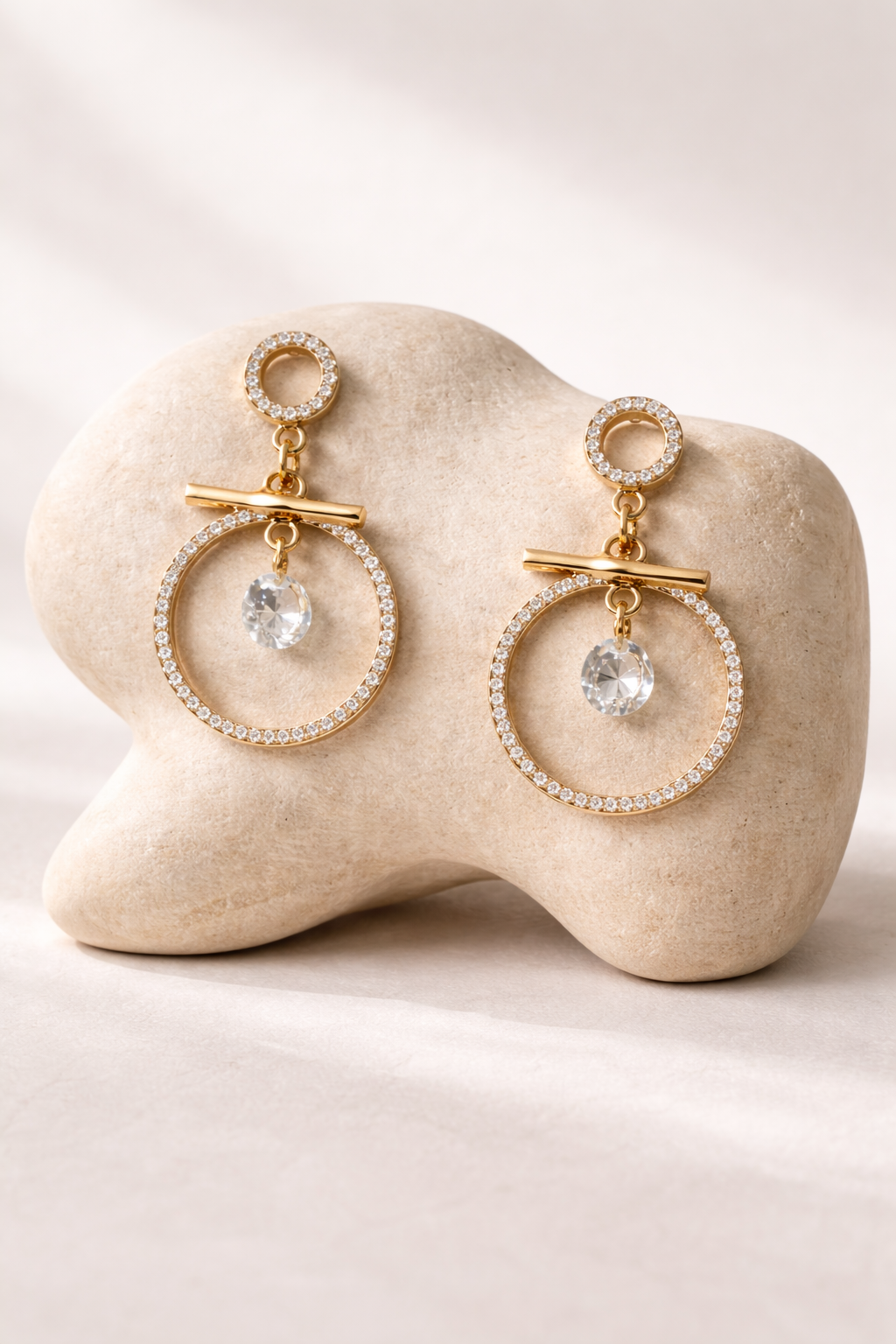 Boucles d’oreilles cercle doré avec cristal