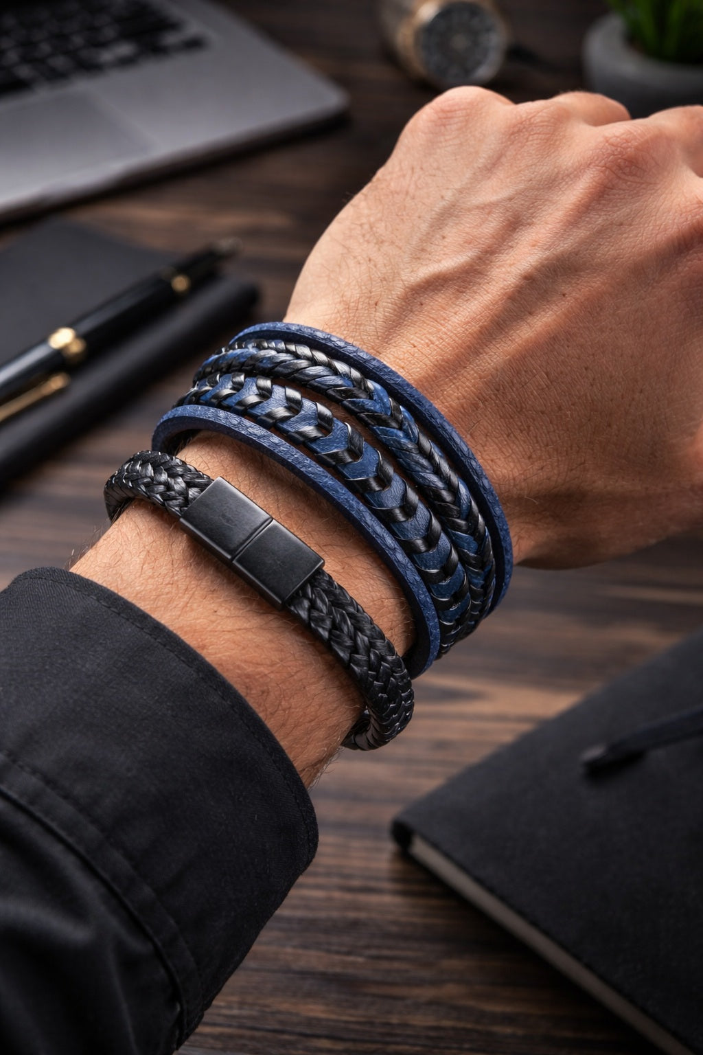 Lot de 2 Bracelets 21 cm – Cuir Noir Multi-Rangs & Tressé Noir/Bleu, Fermoir Magnétique
