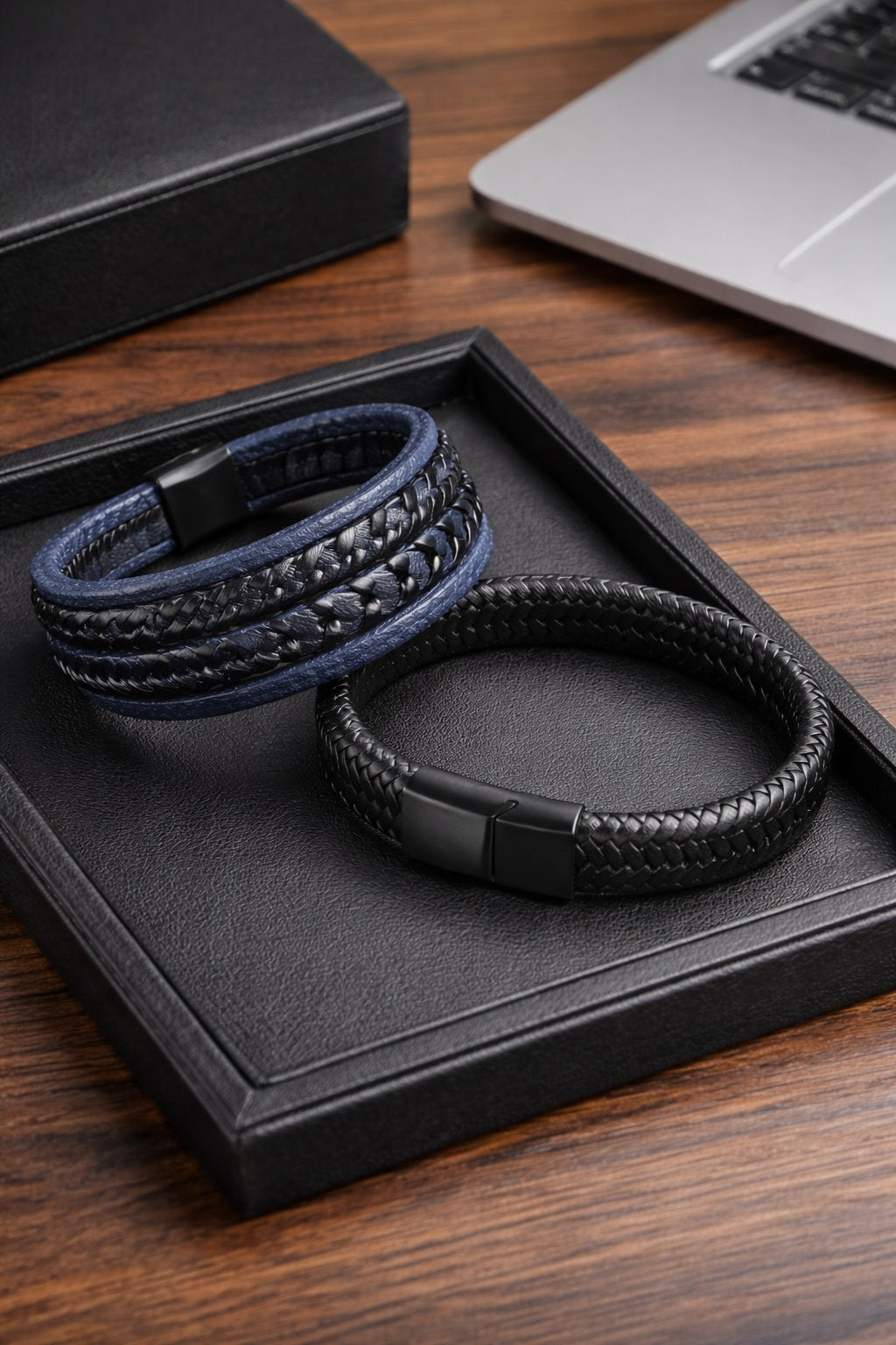 Lot de 2 Bracelets 21 cm – Cuir Noir Multi-Rangs & Tressé Noir/Bleu, Fermoir Magnétique
