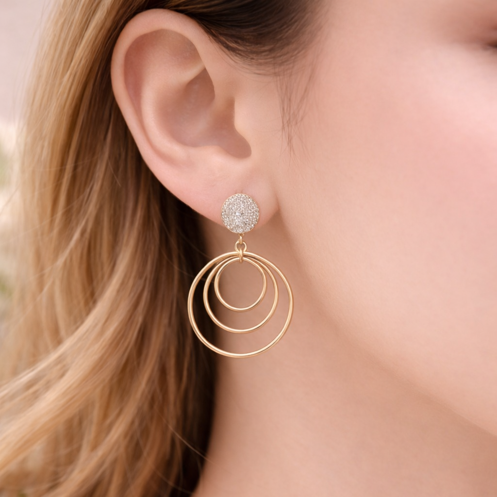 Boucles d’oreilles fantaisie cercles dorés élégants avec strass