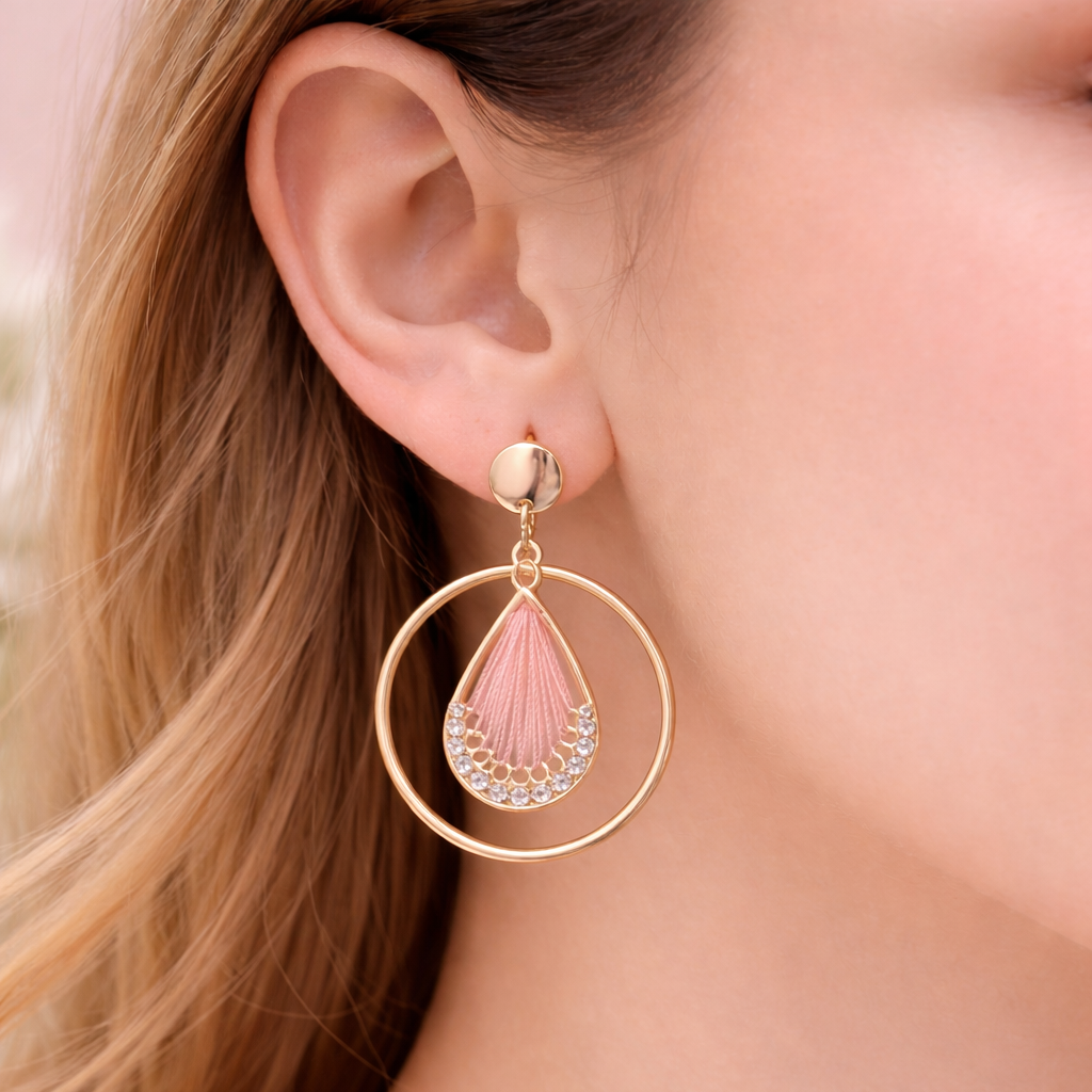 Boucles d’oreilles fantaisie cercle doré et goutte rose avec strass