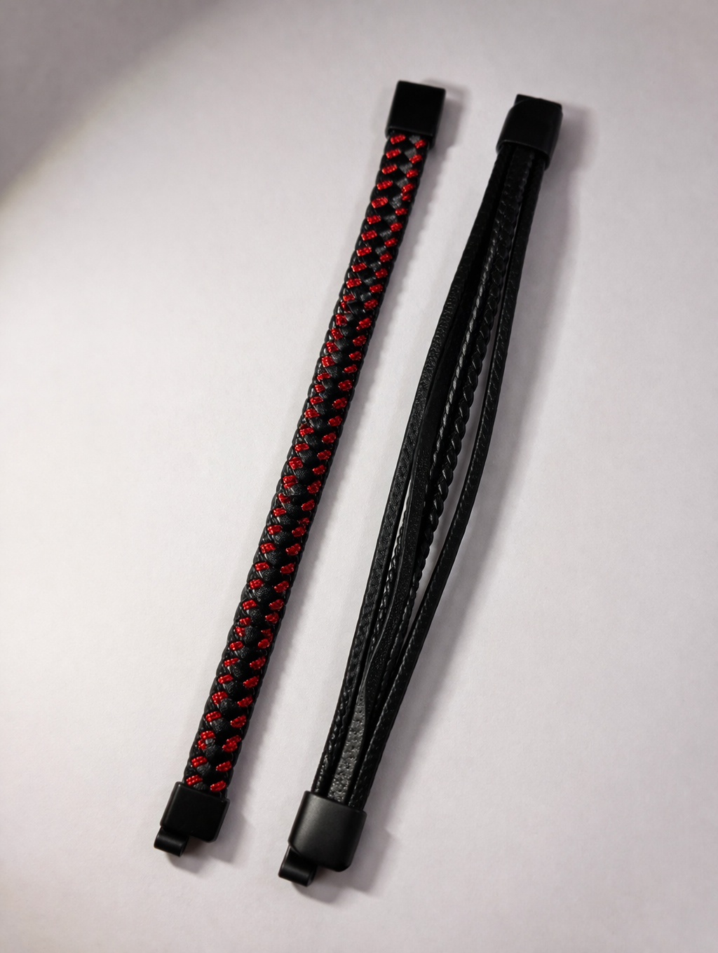 Lot de 2 Bracelets 21 cm – Cuir Noir Multi-Rangs & Tressé Noir/Rouge, Fermoir Magnétique